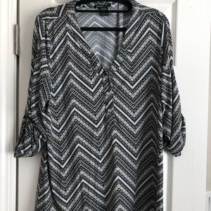 Women’s Quarter Sleeve Top - Size M